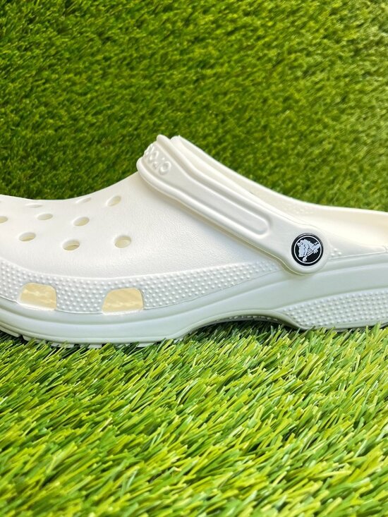 Crocs Classic Clog Mens Size 9 White Beach Walking Outdoor Slip On Sandals main image 5